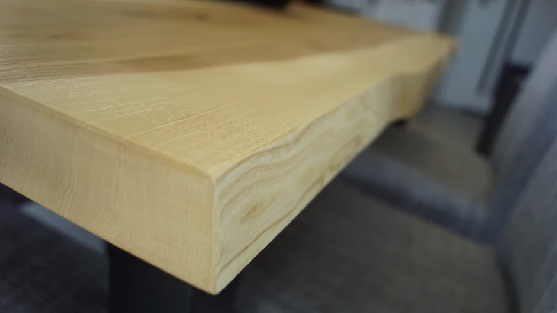 Jaki stół do salonu wybrać